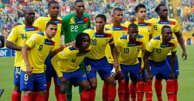 La Nazionale dell'Ecuador. Con nonchalance ognuno guarda dove vuole.